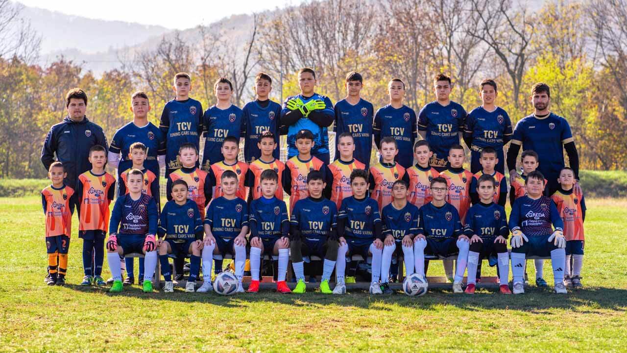 Снимка на целия отбор на ФК Златен Век 2020 от 2024 година